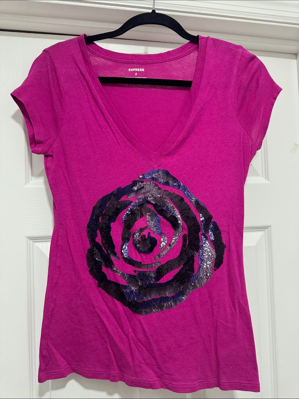 Express Fuchsia Short-Sleeve V-Neck Tee with Sequin Rose